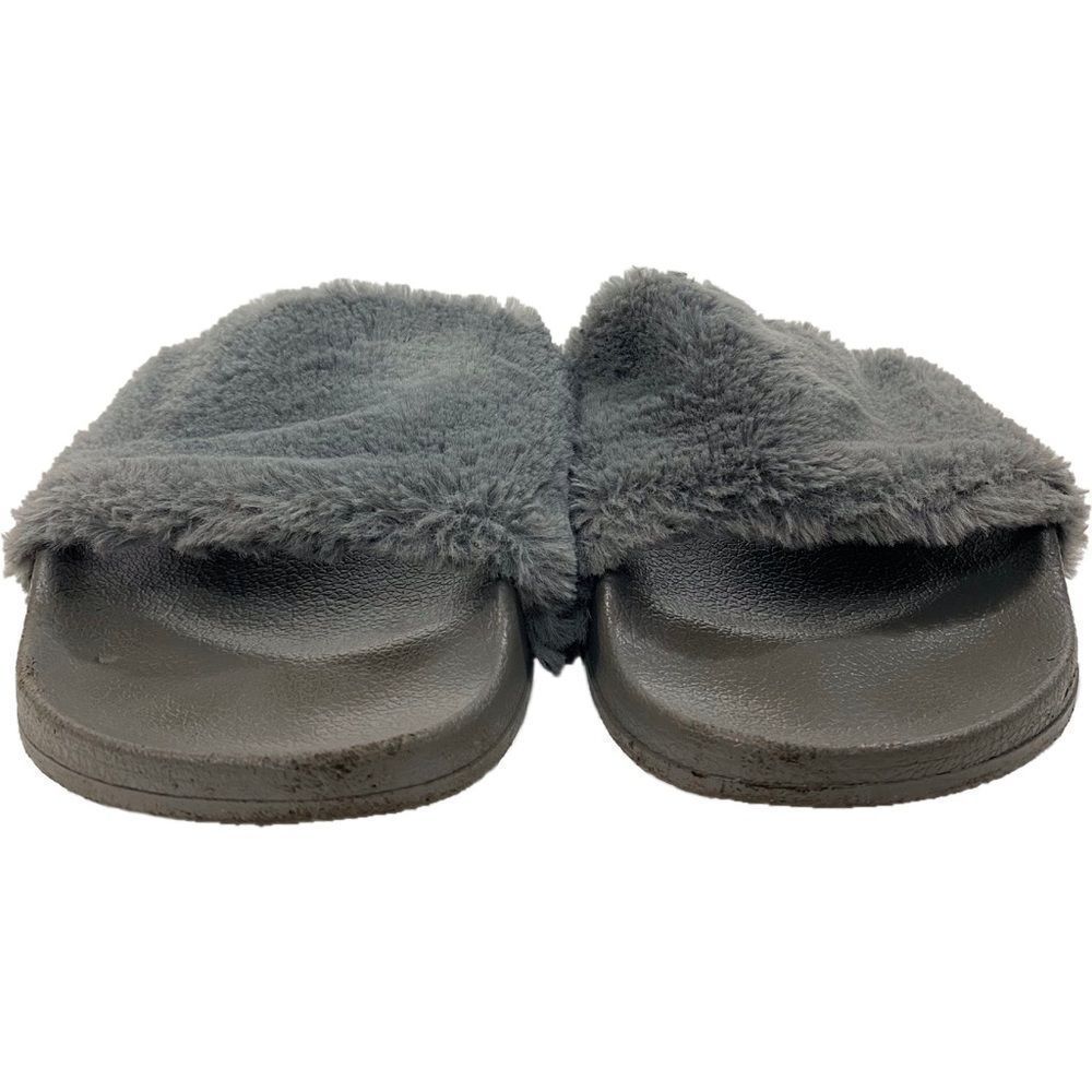 Steve Madden Softey Grey Faux Fur Slides - Picture 4 of 7